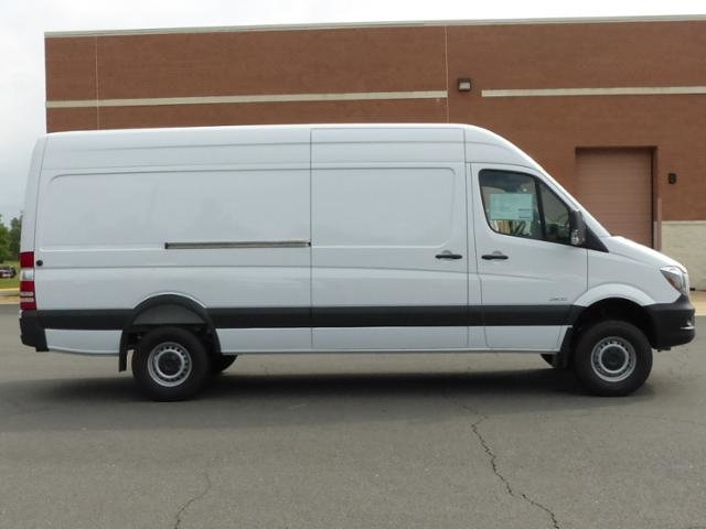 1-photos.ebizautos.com_new-2016-mercedes_benz-sprinter_cargo_vans-4wd2500170-9388-15155047-6-640.jpg